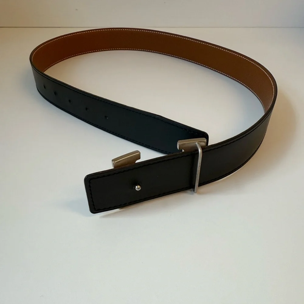 Hermes Women’s Reversible belt. Size 80. Excellent Condition.